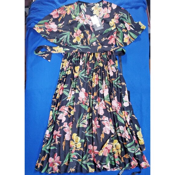 Pretty Little Thing Dresses & Skirts - Pretty Little Thing floral pleated midi Dress Hotsell Size 8  NEW